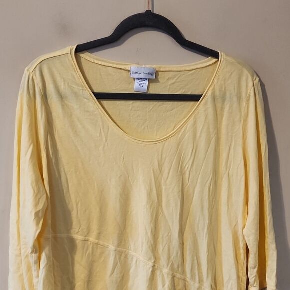 Beautiful soft surroundings top PXL - Picture 2 of 5